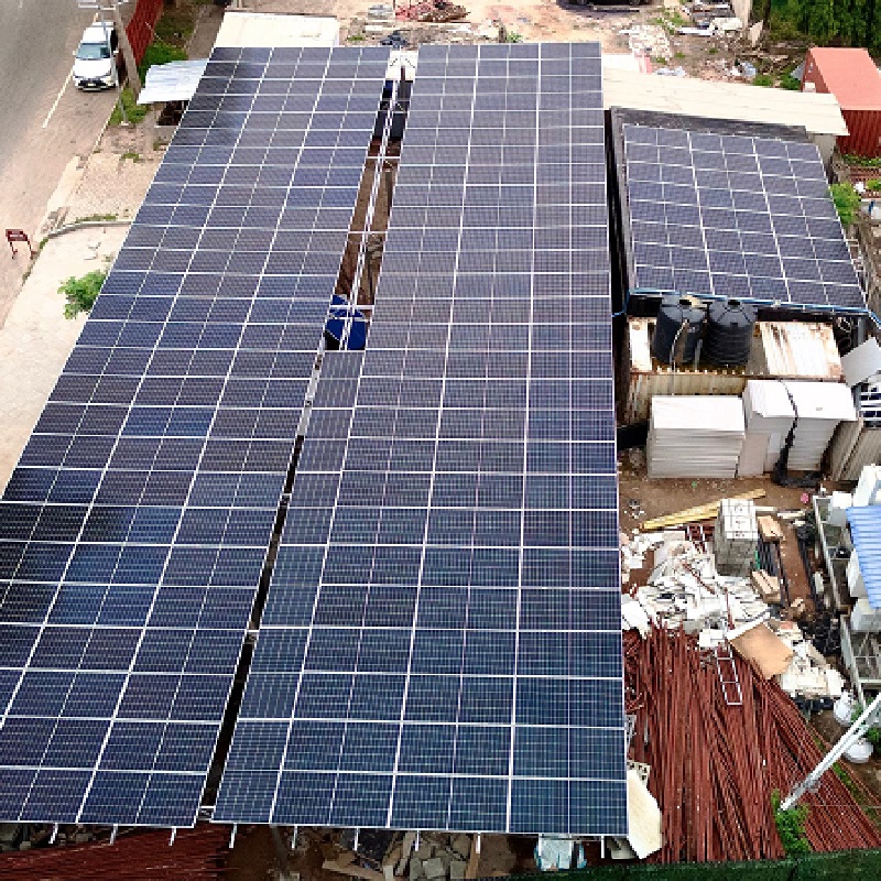 هل تعمل الألواح الشمسية من خلال النوافذ أو خلف الزجاج؟