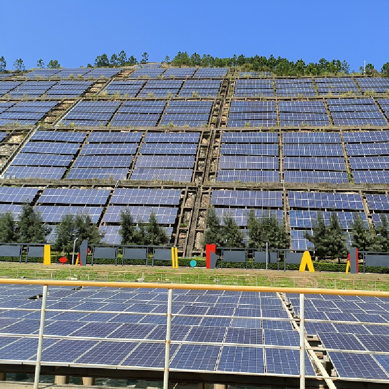 What are the differences between black and blue solar panels?