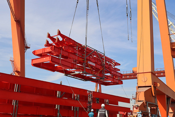 Drei 7500T-Stapler offiziell ausgeliefert