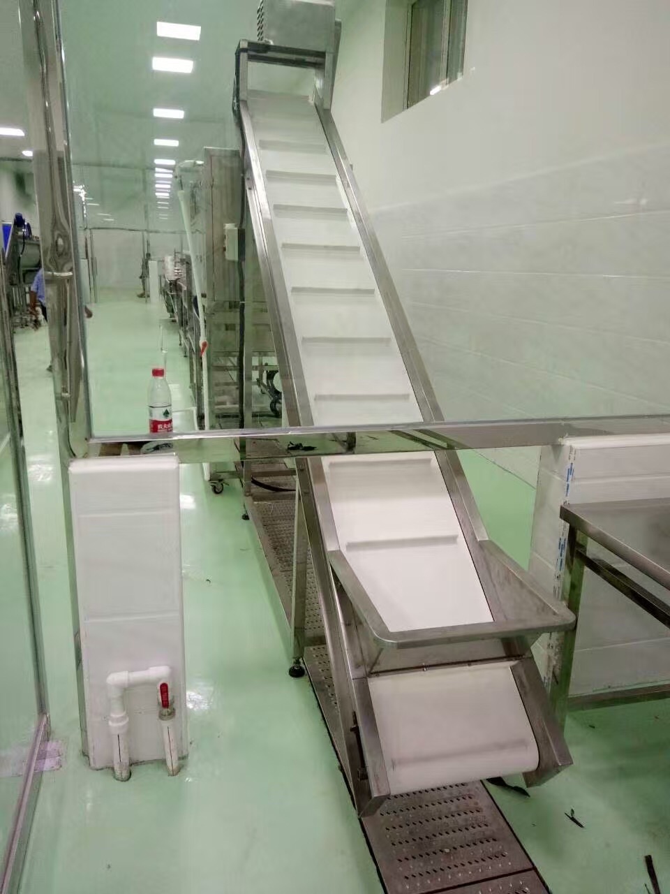 Stainless steel mesh belt elevator