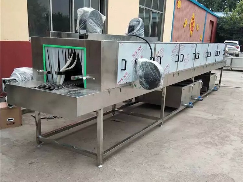 Turnover basket cleaning machine