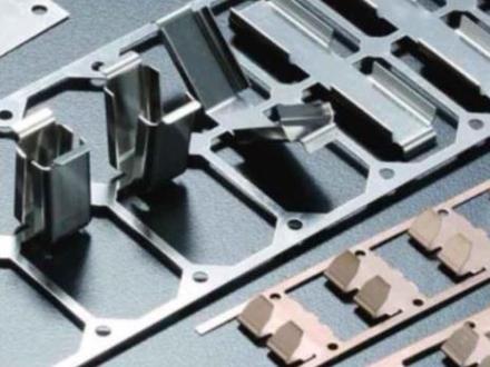 خدمة تقطيع الصفائح المعدنية