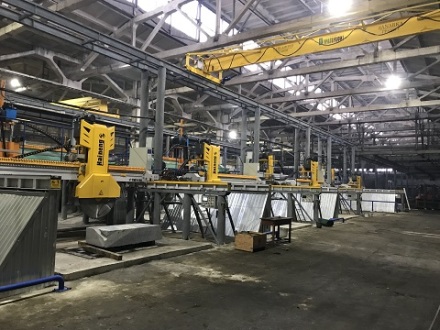 Mostowa piła w instalacji w Czelabińsku w Rosji