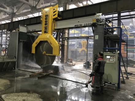 Dobre cięcie w fabryce kamienia