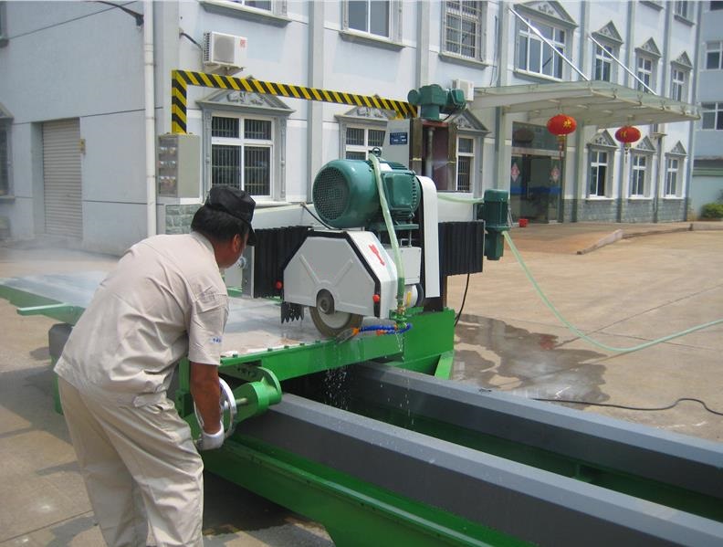 Stone cutting machine