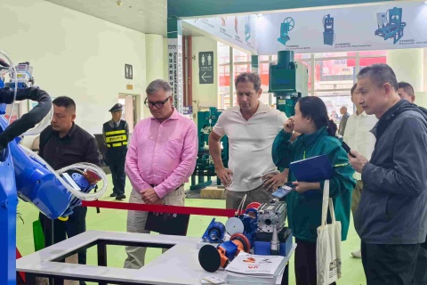 Pameran Batu Xiamen: Robot Anyth 6-sumbu Meraih Pesanan dan Pujian