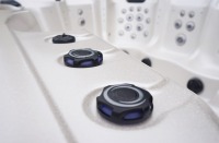 Duże jacuzzi dla 9 osób i jacuzzi na świeżym powietrzu