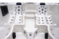 Duże jacuzzi dla 9 osób i jacuzzi na świeżym powietrzu