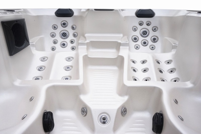 Duże jacuzzi dla 9 osób i jacuzzi na świeżym powietrzu