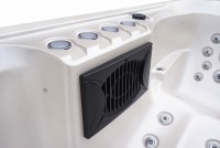 Duże jacuzzi dla 9 osób i jacuzzi na świeżym powietrzu
