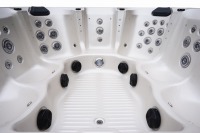 Duże jacuzzi dla 9 osób i jacuzzi na świeżym powietrzu