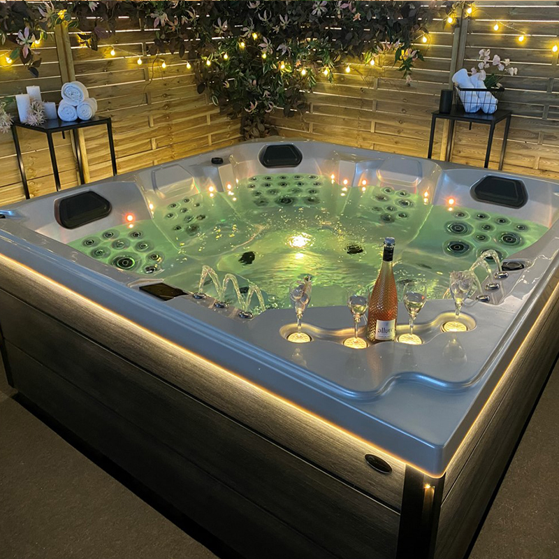 outdoor spa pool