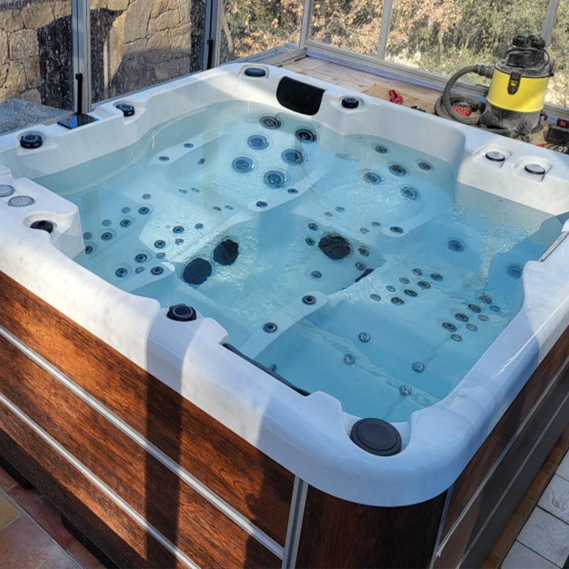 outdoor spa hot tub