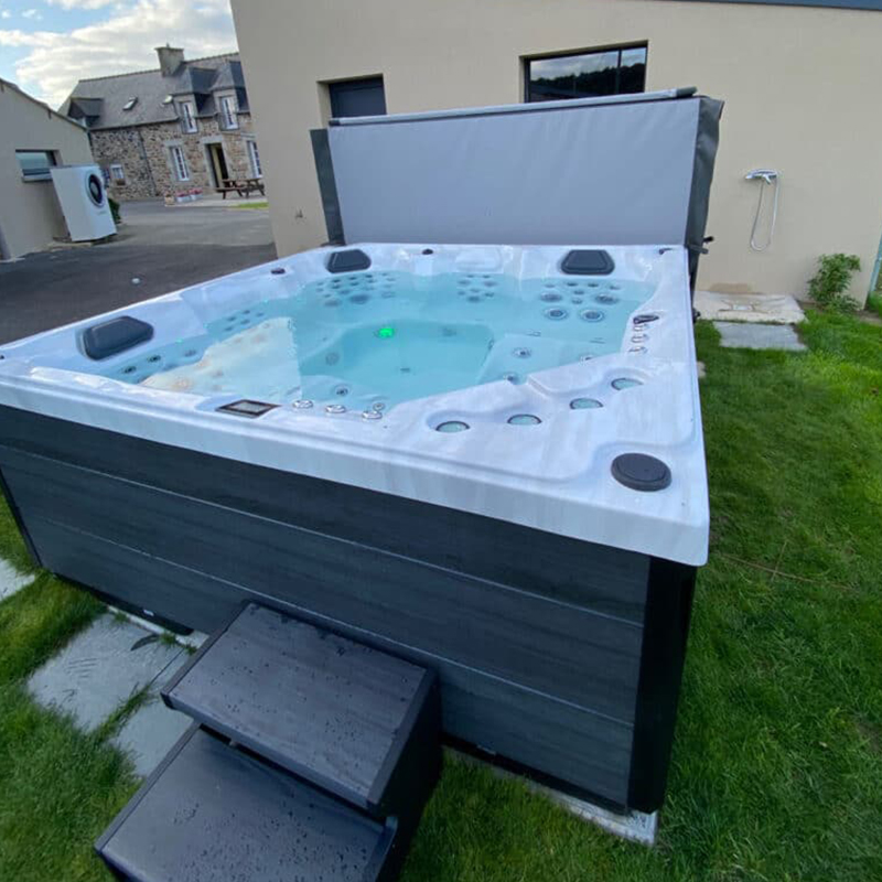 outdoor hot tub