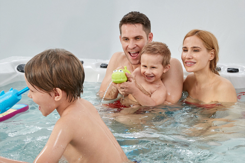 Können Babys denselben Massage-Whirlpool nutzen wie ihre Eltern?