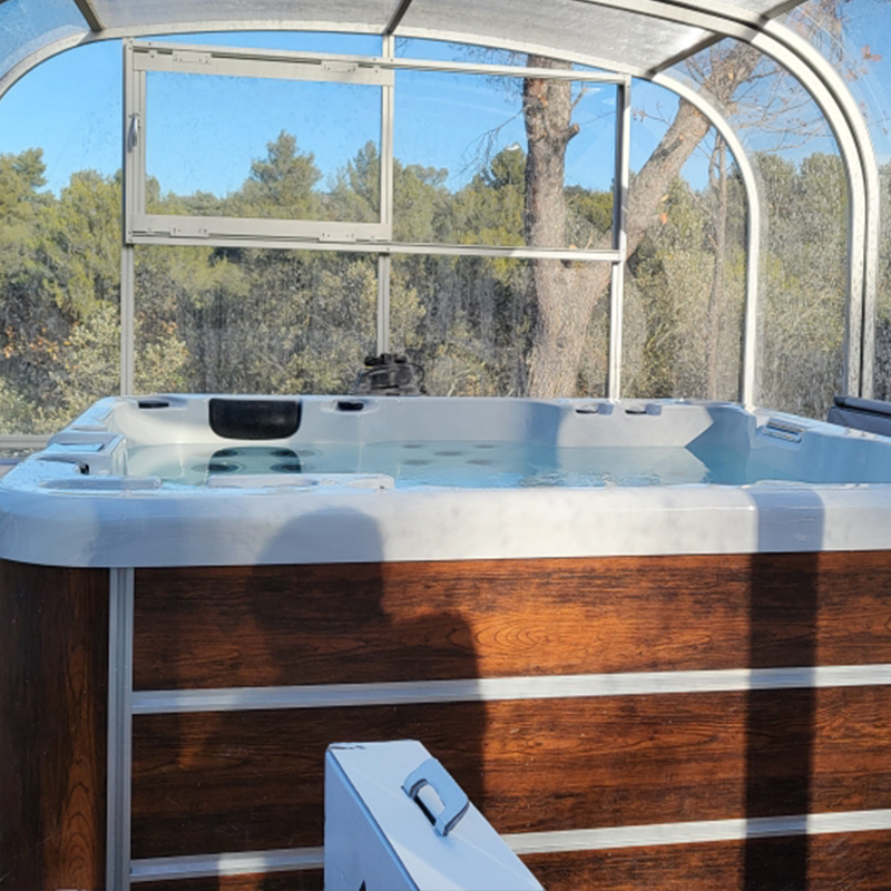 outdoor spa hot tub