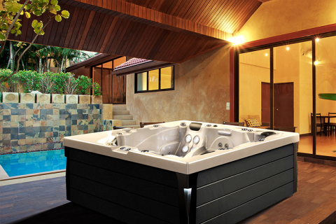 How to reinforce the deck of an outdoor jacuzzi?