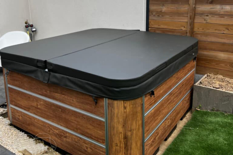 How to start the outdoor massage bathtub correctly?