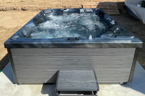 How to choose the most suitable heating method when purchasing an outdoor hot tub?