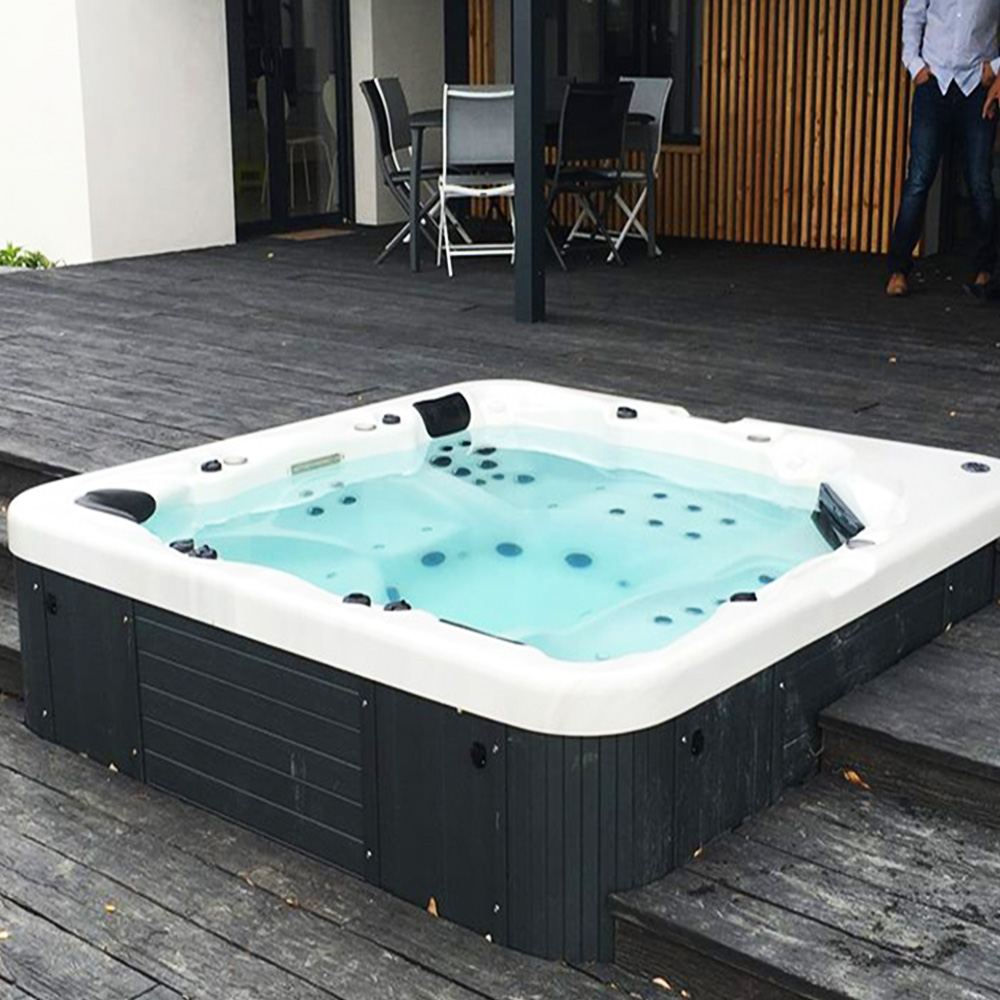 outdoor hot tub