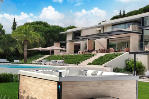 How to minimize water waste in outdoor hot tubs to the greatest extent?