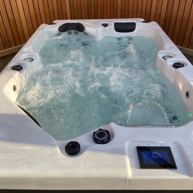 outdoor jacuzzi bathtub