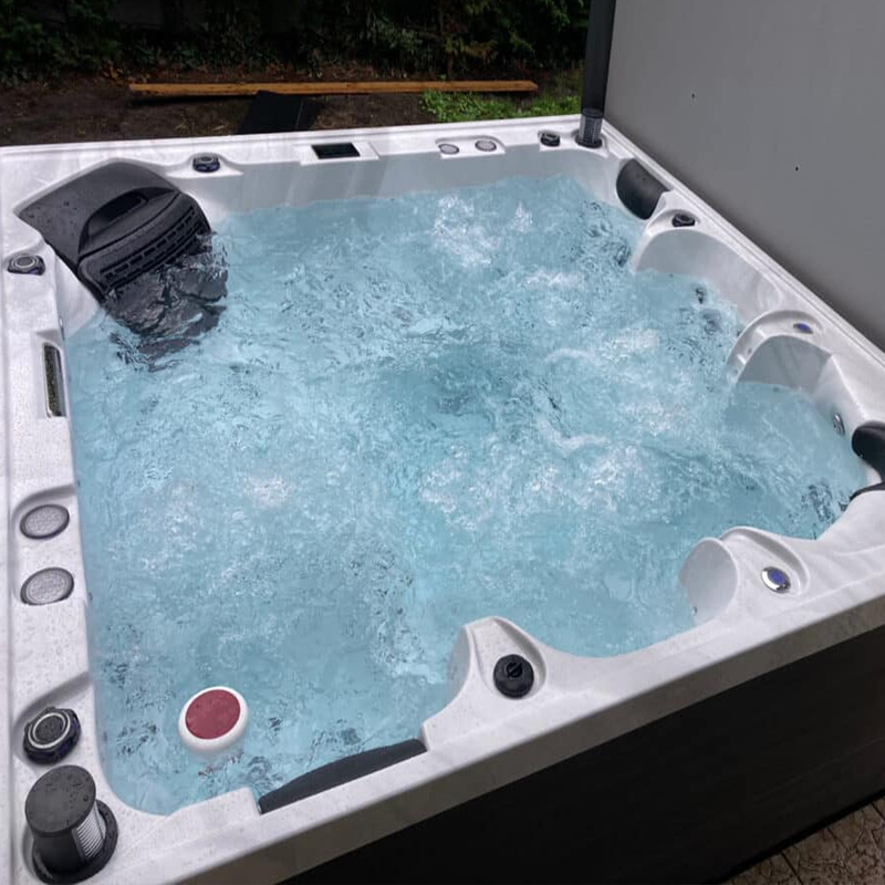 outdoor massage bathtub