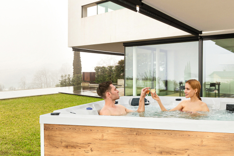 Mikä on ulkona olevan hierovan kylpyammeen sylinterirungon paino?