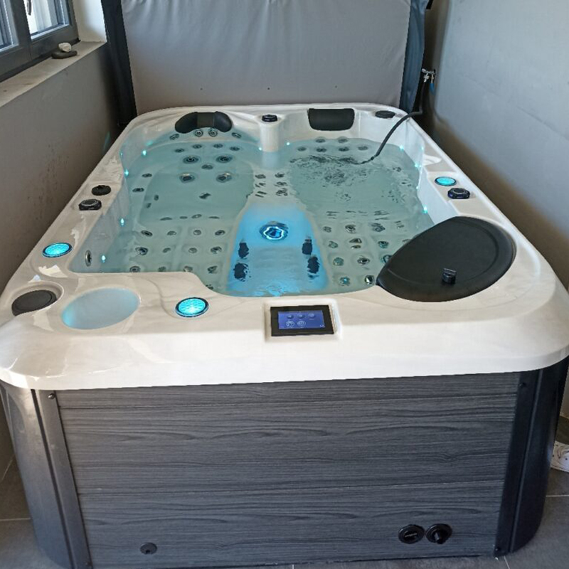 hot water bathtub