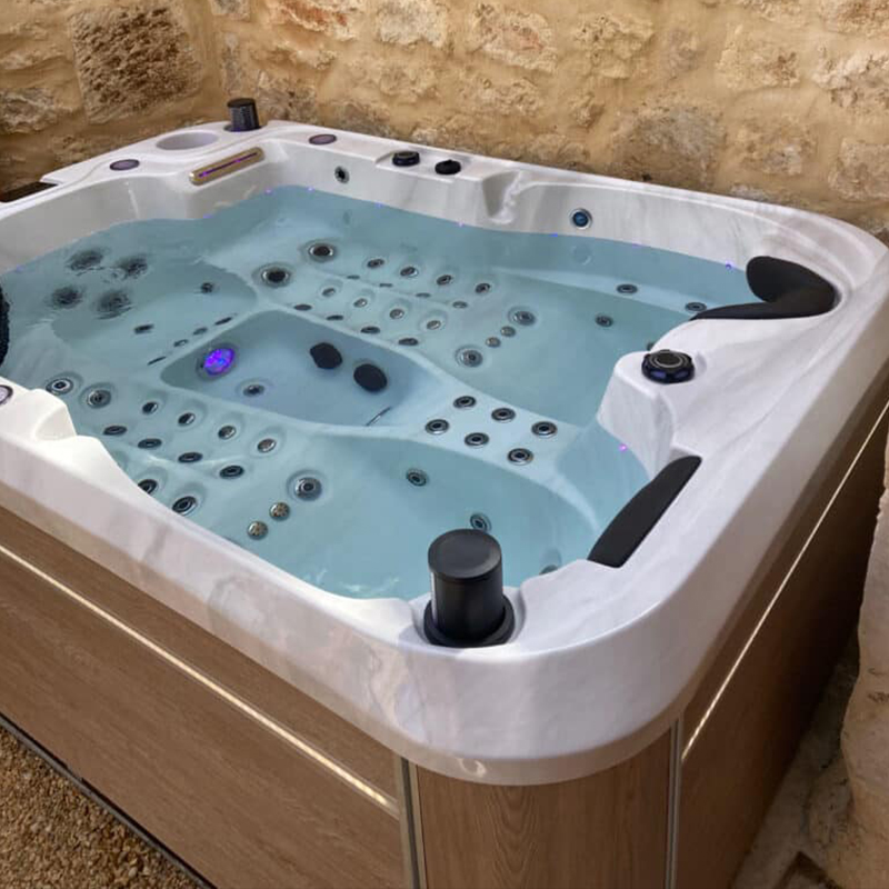 outdoor jacuzzi bathtub