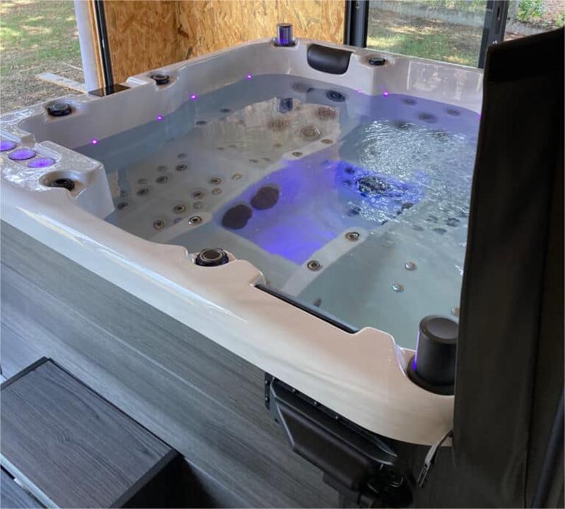 outdoor hot bathtub