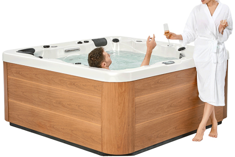 How long can outdoor hot tubs be used after childbirth?
