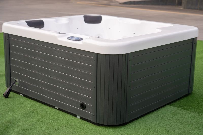 Luxusní masáž pro 4 osoby, aromaterapie, vířivka