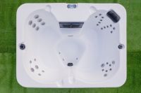Spa esterna per 4 persone con giardino in villa