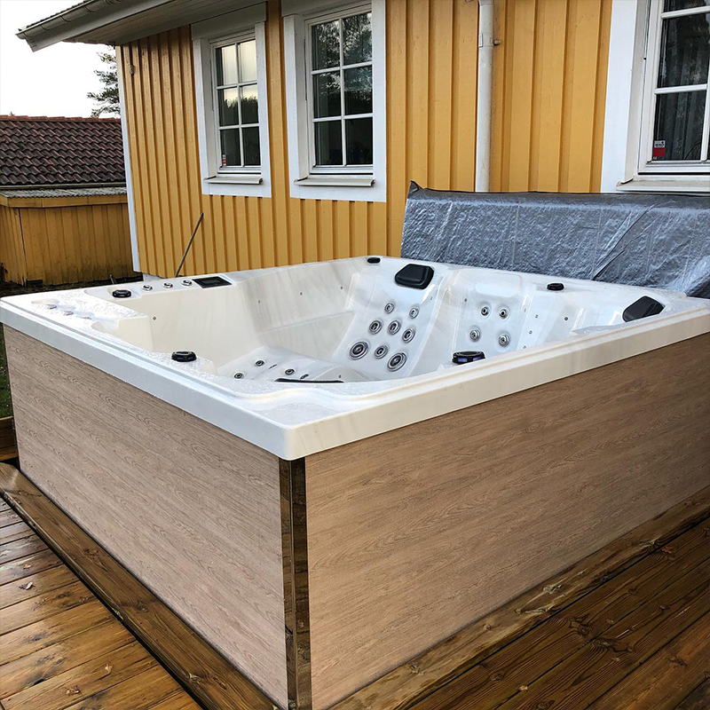 hot water tub outdoor