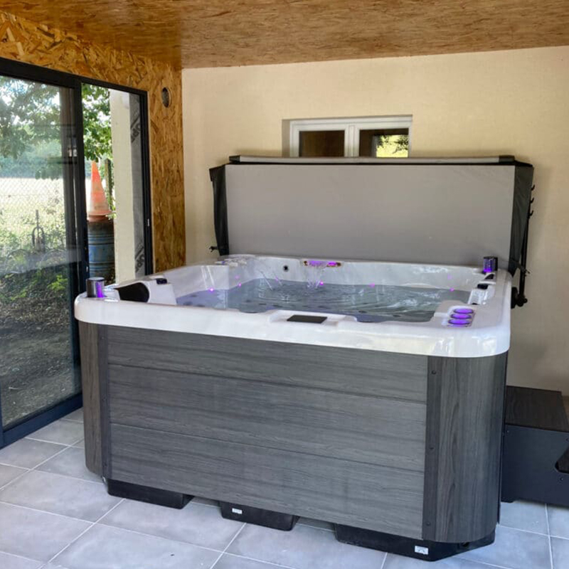 outdoor massage bathtub