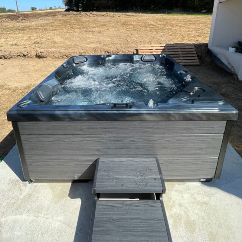 outdoor jacuzzi bathtub