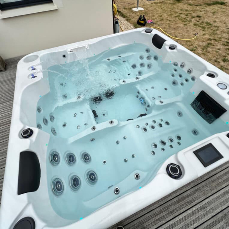 outdoor hot tub