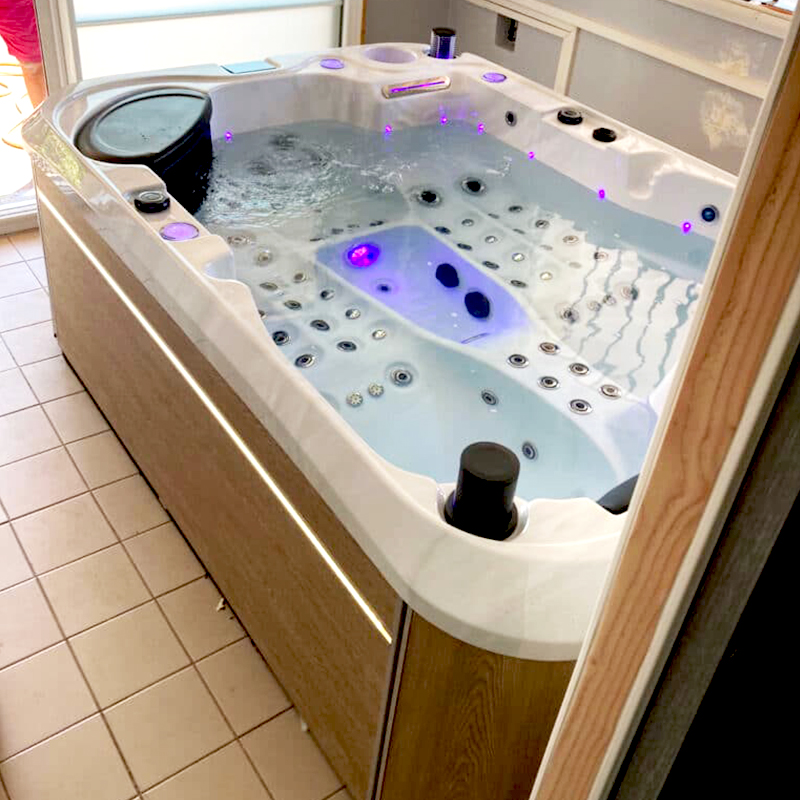 hot water bathtub