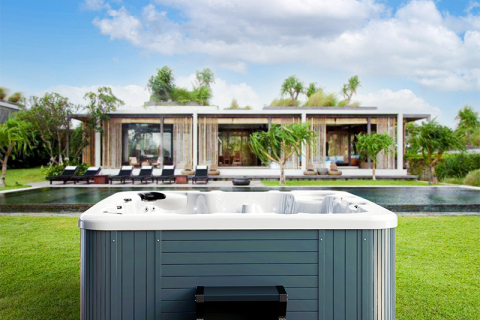 Wie weit sollte ein Whirlpool vom Haus entfernt sein?