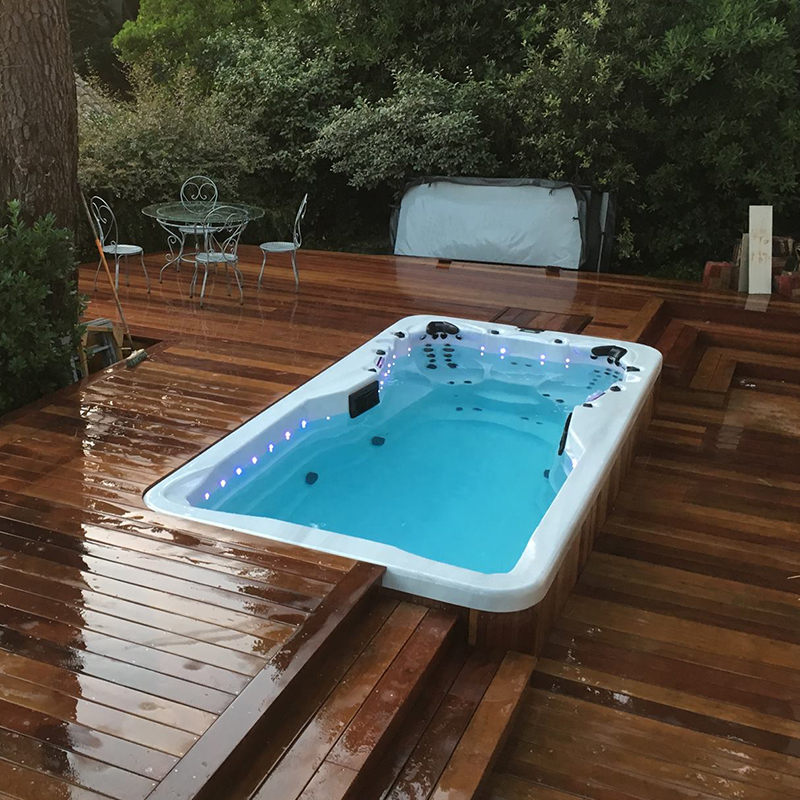 hot water tub outdoor