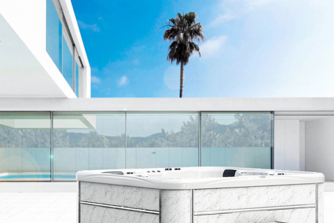 Kuinka paljon ulkokylpytynnyrin omistaminen maksaa kuukaudessa?