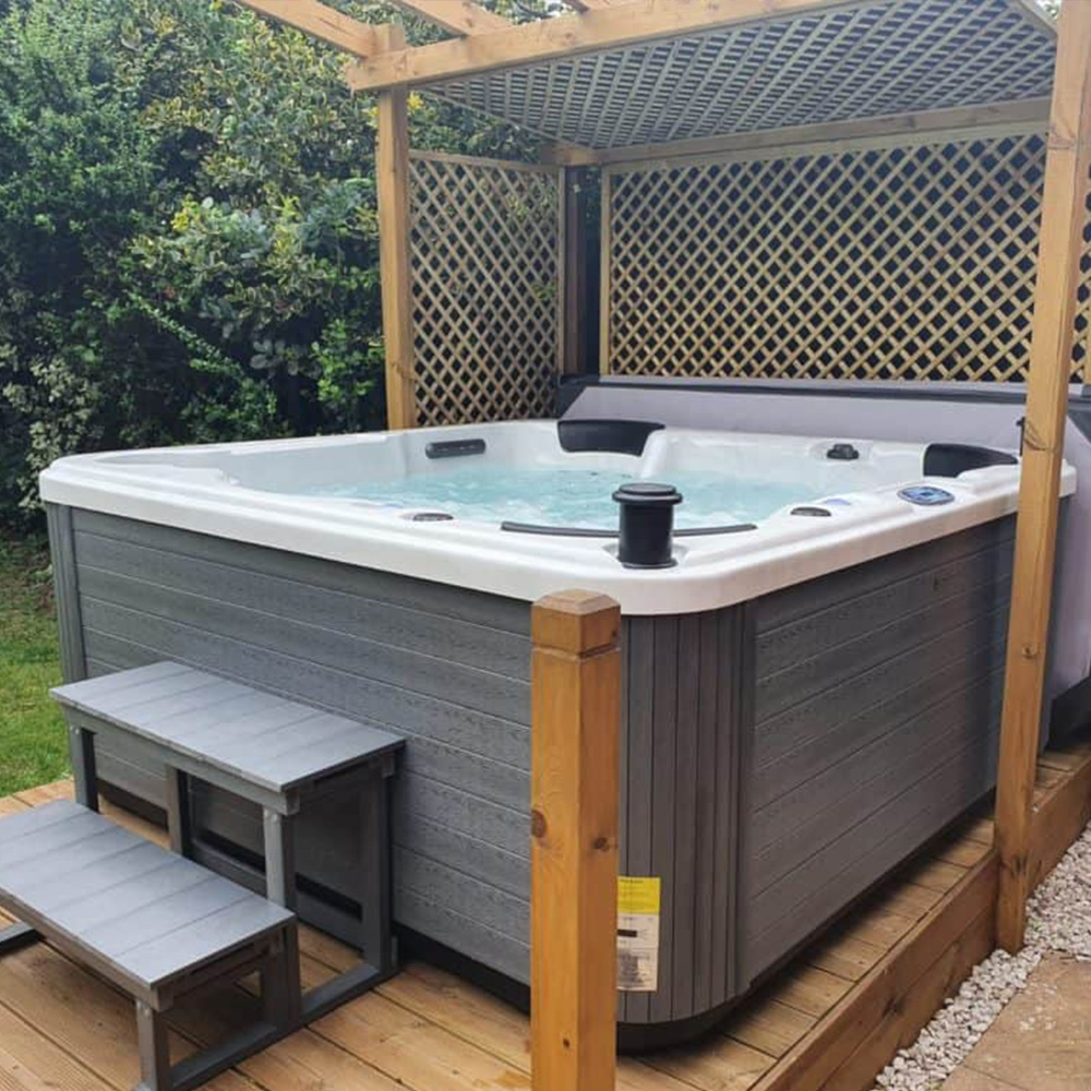 outdoor hot tub