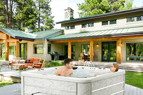 Jaký je rozdíl mezi venkovní vířivkou a jacuzzi?
