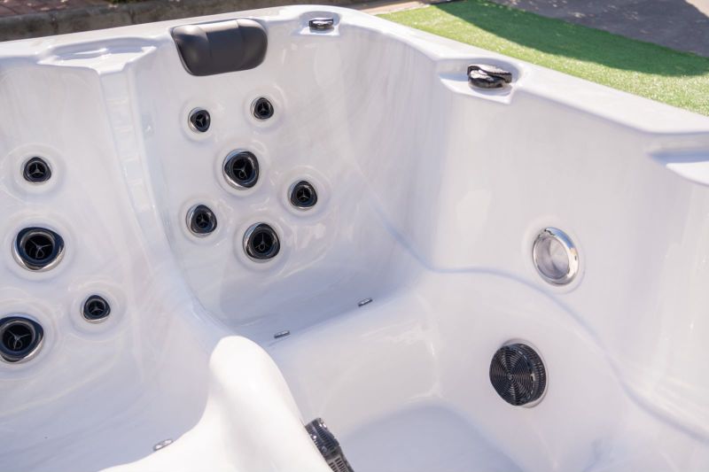 Dvostruki Sweethearts Spa s 29 mlaznica za masažu