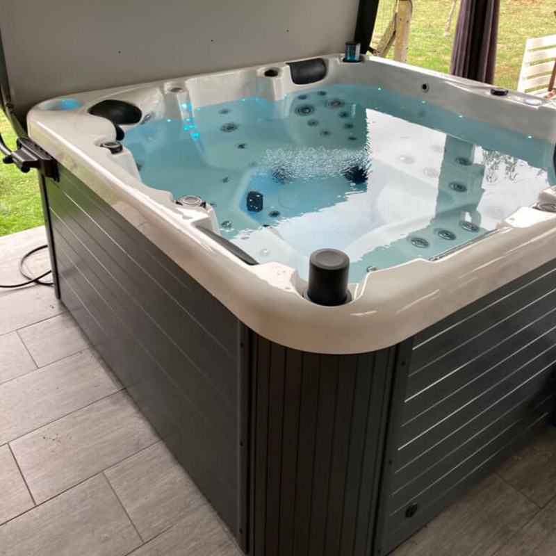 outdoor hot tub