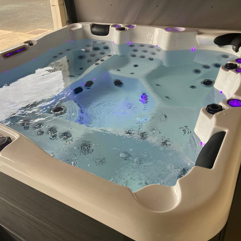 hot water bathtub