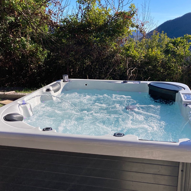 Outdoor hot tubs