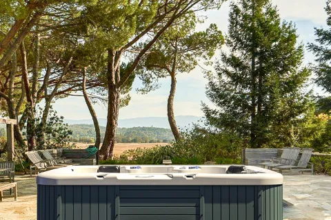 Vilken storlek är en badtunna som rymmer 6 personer?