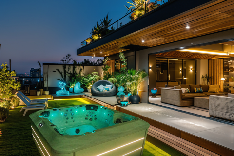Entdecken Sie die besten großen Whirlpools - LOVIA SPA